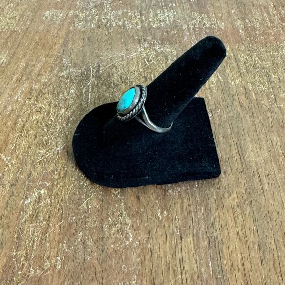 Vintage Navajo Sterling Silver Round Turquoise ring Size 5.25 - Picture 2 of 7